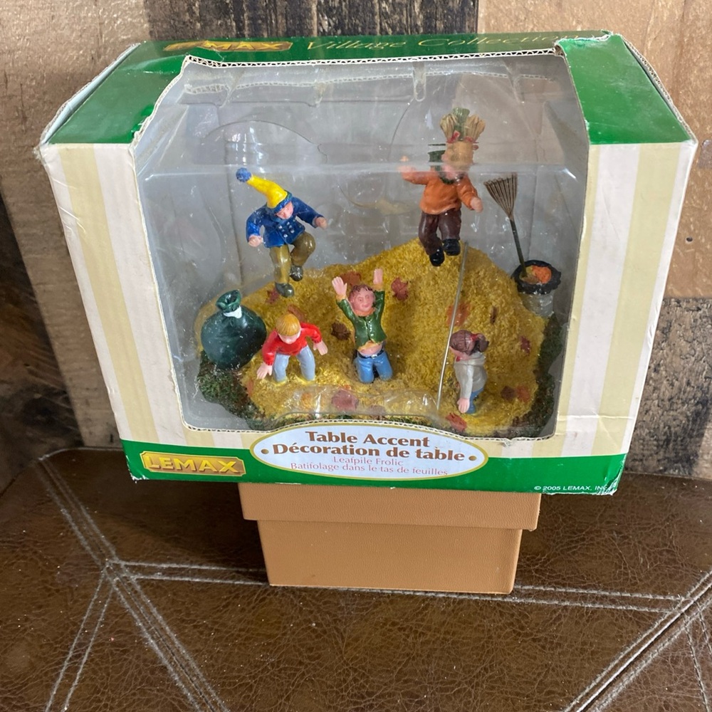Lemax Table Decoration‎ 2005 Leafpile Frolic #53506 NEW In Box table Accent Vtg